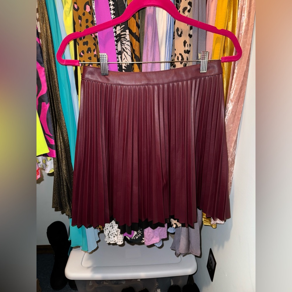 Express Pleated Faux Leather Mini Skirt in Burgundy